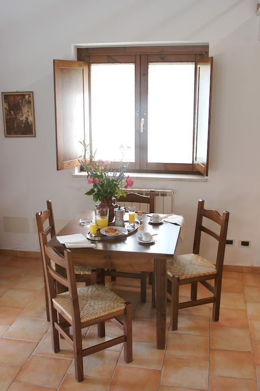 Agriturismo Collepina Amelia Habitación foto